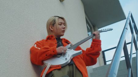 Ichika Nito with Enya Music's smart guitar