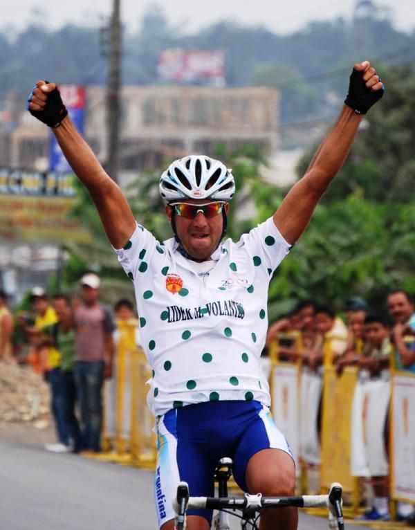 Daniel Diaz celebrates his victory