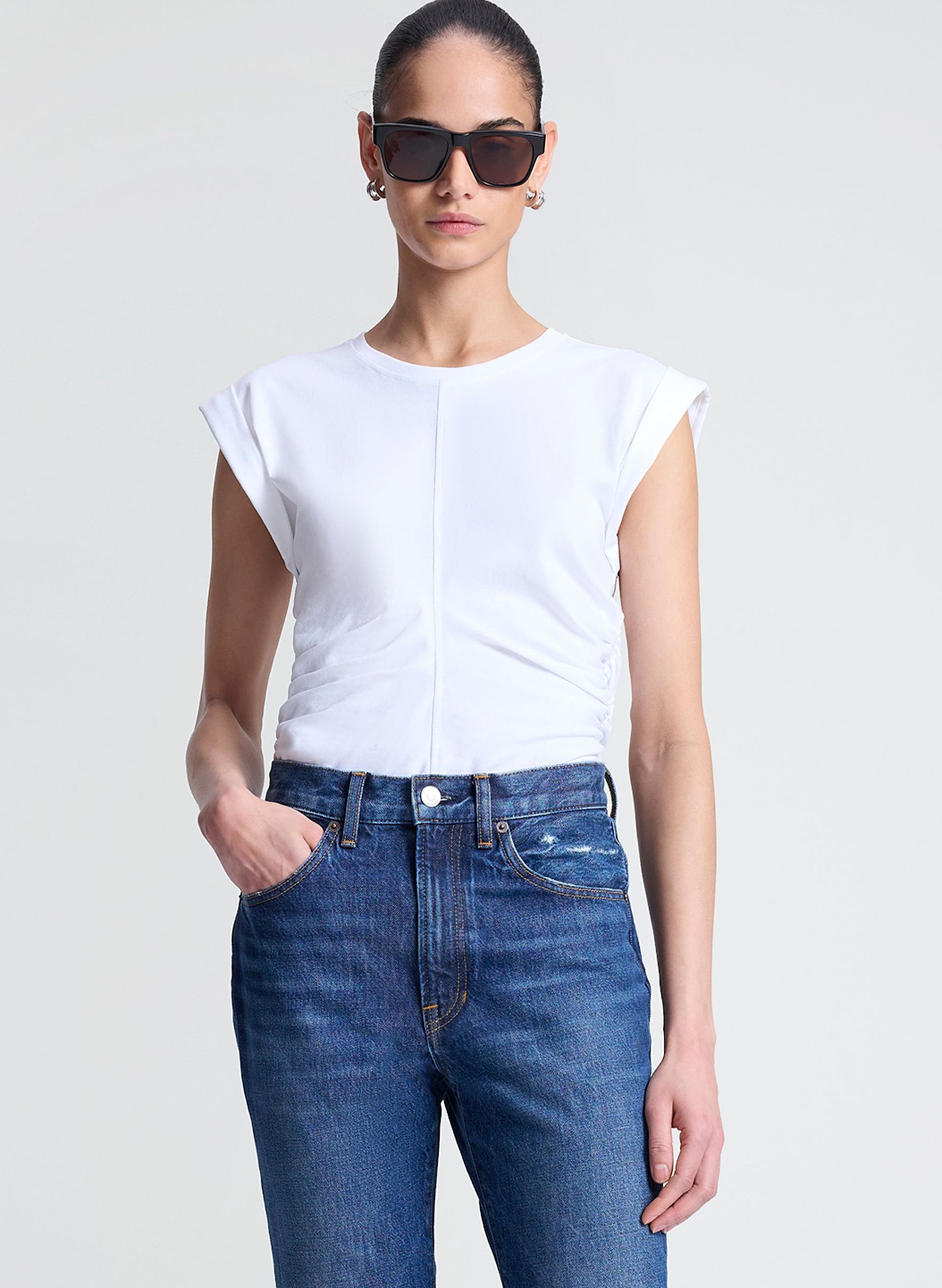 Nia Tee
