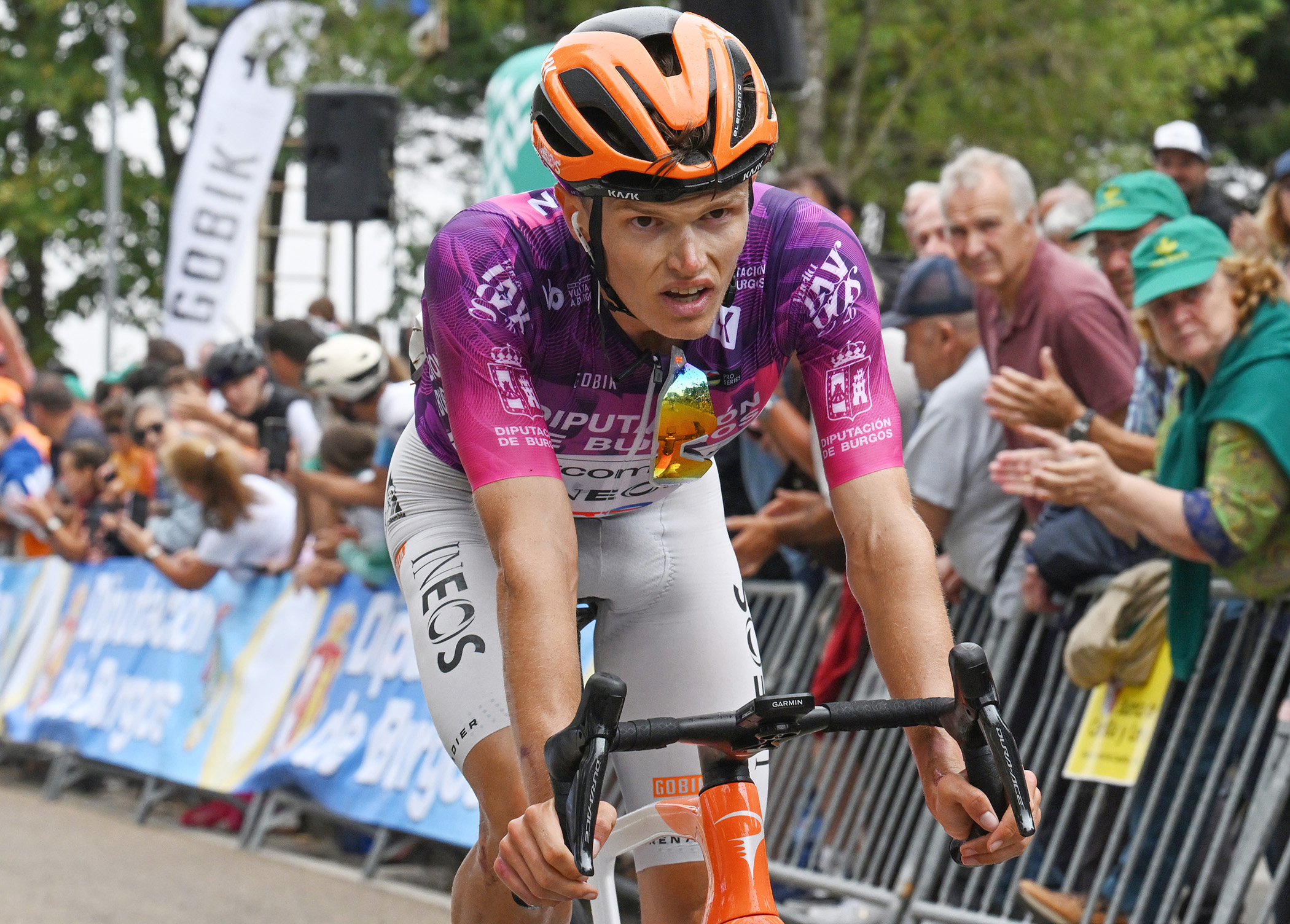 Oscar Onley racing to the line at the end during stage 3 of the Vuelta a Burgos