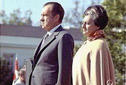 Arrival ceremony for Prime Minister Indira Gandhi, 11/04/1971.