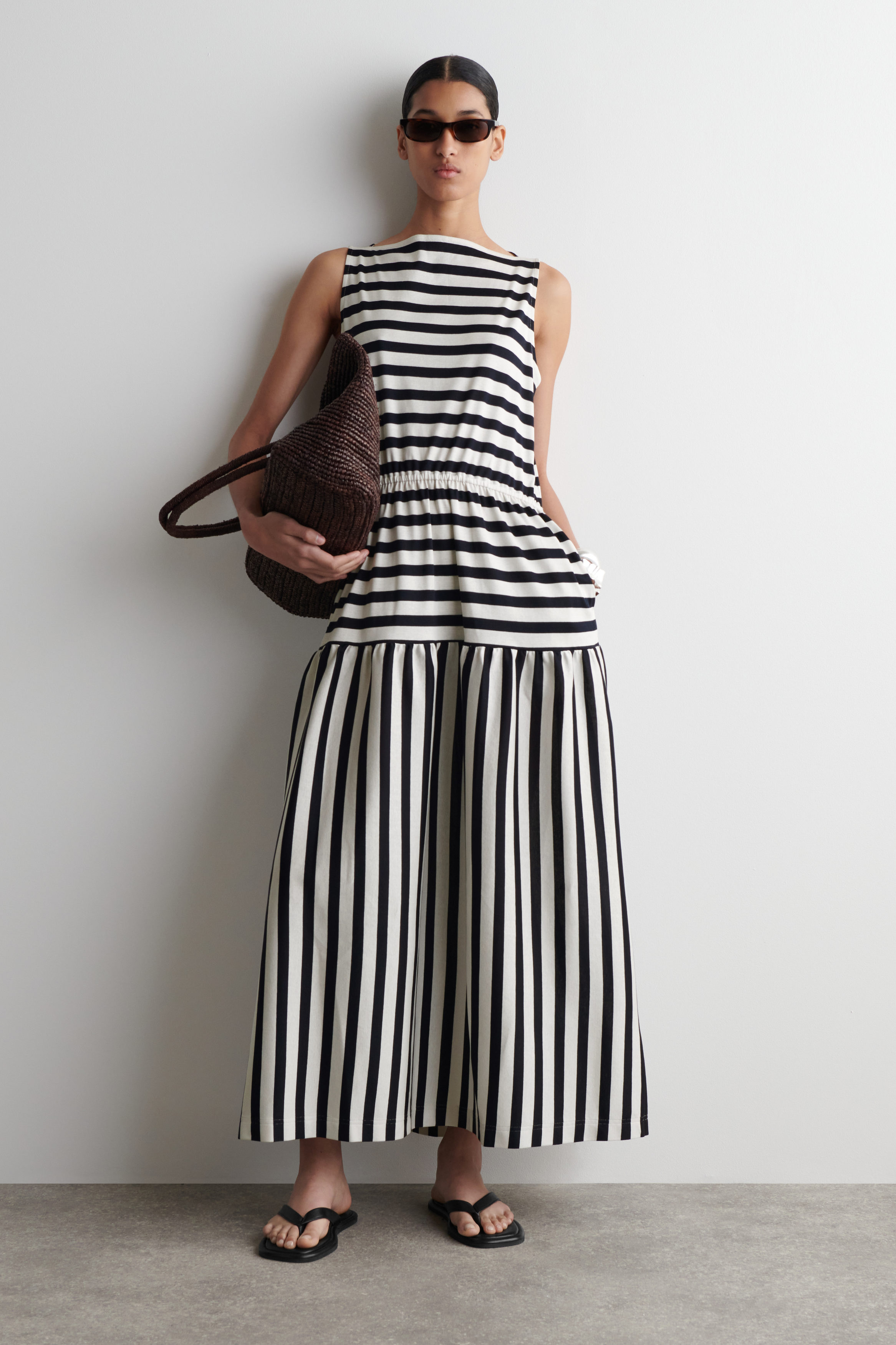 Midi dress gathered in the neck of the boat