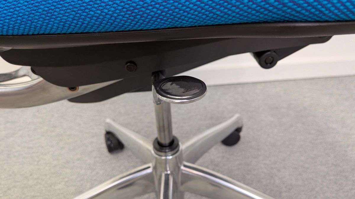 Humanscale Freedom Chair with Headrest review | PC Gamer