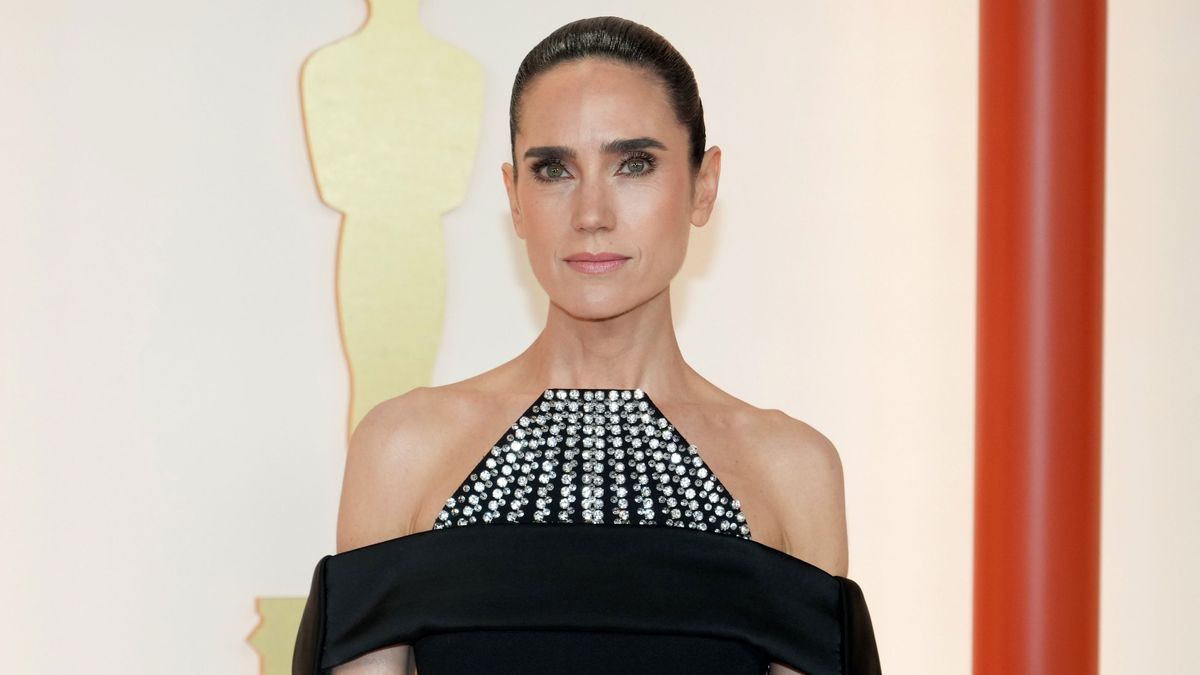 Jennifer Connelly's bedroom paint color is on trend for 2024 | Homes