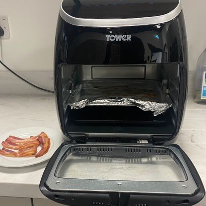 Image of air fryer on countertop 