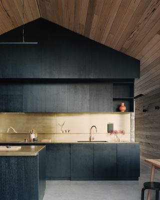 Modern kitchen design by Dreamer Lab