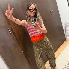 How to wear leopard pants