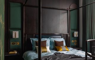 Four poster bed with green walls