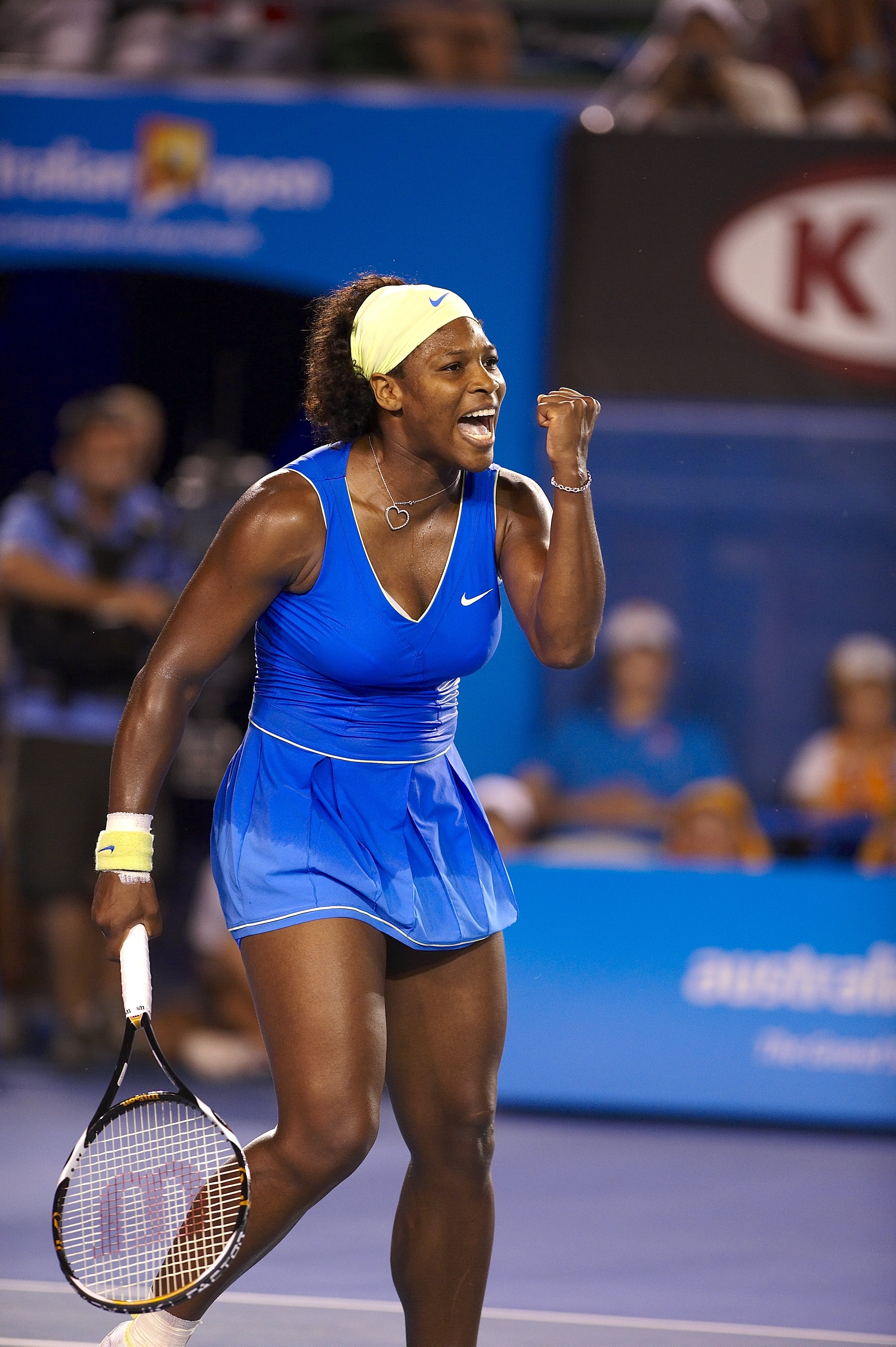 Serena Williams wore the cobalt blue color trend in 2009