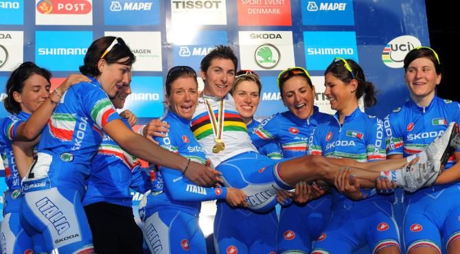 Giorgia Bronzini celebrates the 2011 Worlds win with her Italian teammates