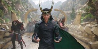 Loki on bridge Thor: Ragnarok