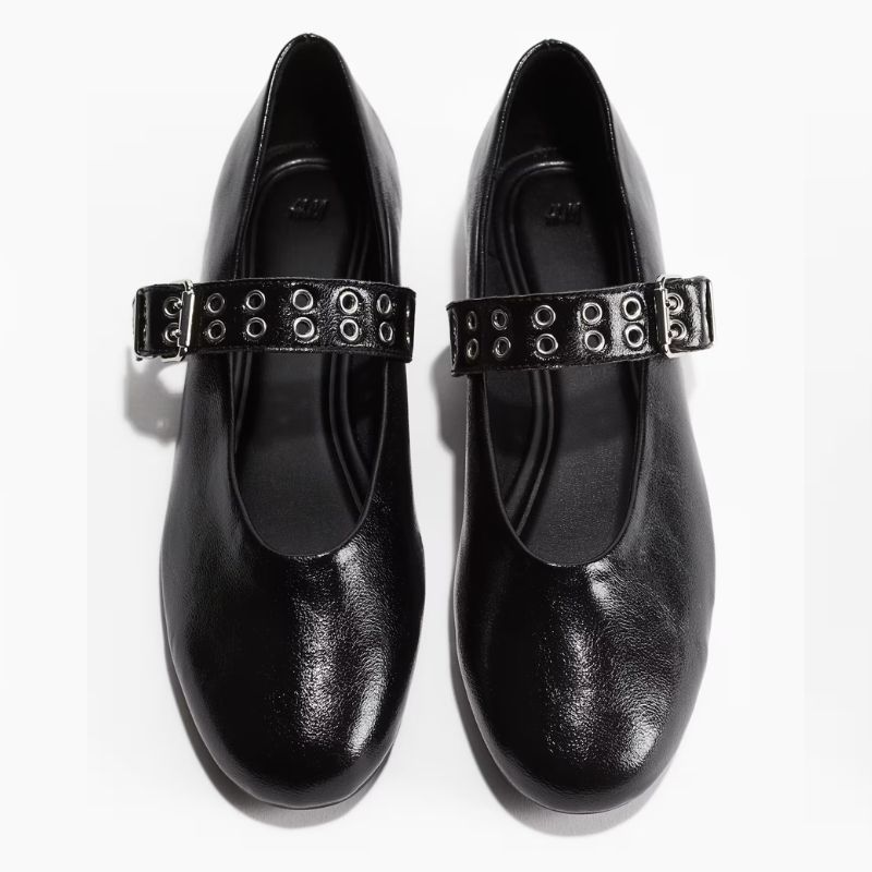 H&amp;amp;M, black ballet flats