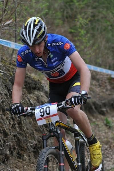 Frenchman Jordan Sarrou (Scott Les Saisies) on his way to second.