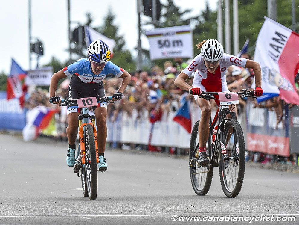 Emily Batty (Canada) and Maja Wloszczowska (Poland) sprint for bronze