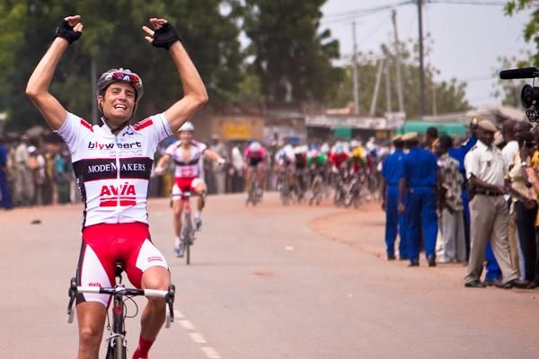 Mars wins Stage 5 of the Tour de Faso, as the sprint launches behind.