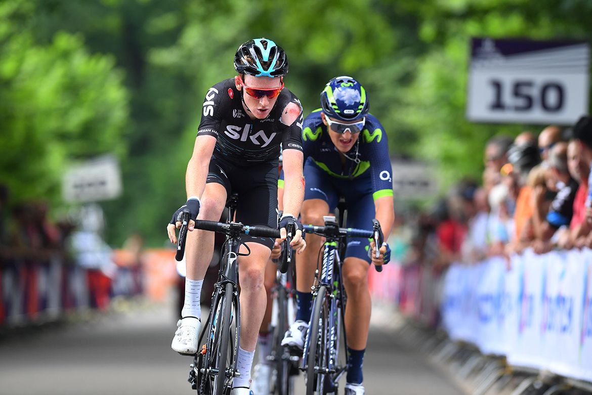 Tao Geoghegan Hart (Sky) chases after his crash