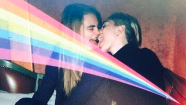 634px x 358px - Miley Cyrus Kissing Cara Delevingne - Miley Cyrus and Cara Delevingne Make  Out | Marie Claire