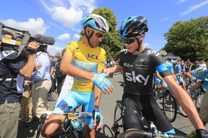 Vincenzo Nibali (Astana) in the maillot jaune with Christopher Froome