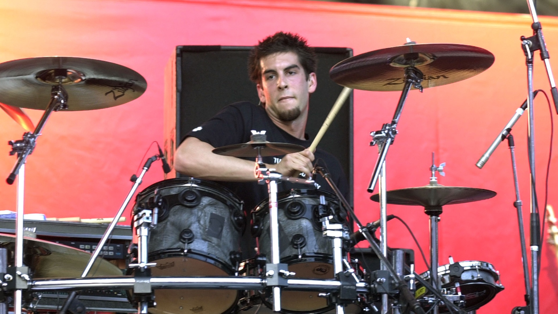 Linkin Park drummer Rob Bourdon in 2001