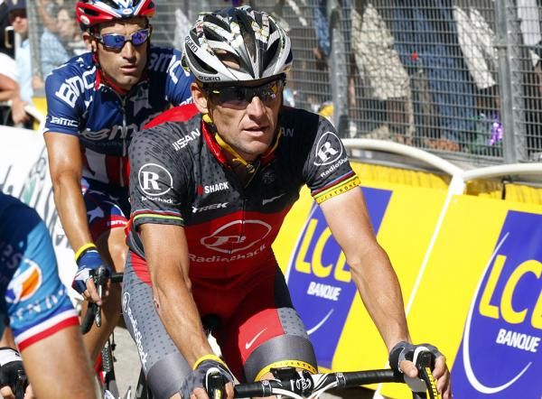 Lance Armstrong lost another 15 minutes "on purpose" in order to be able to go for stage wins.