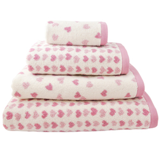 love printed pink with white blanket