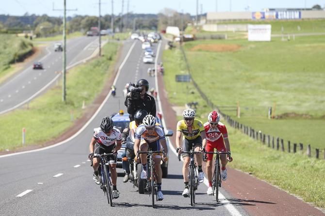The leaders approach Warnambool.