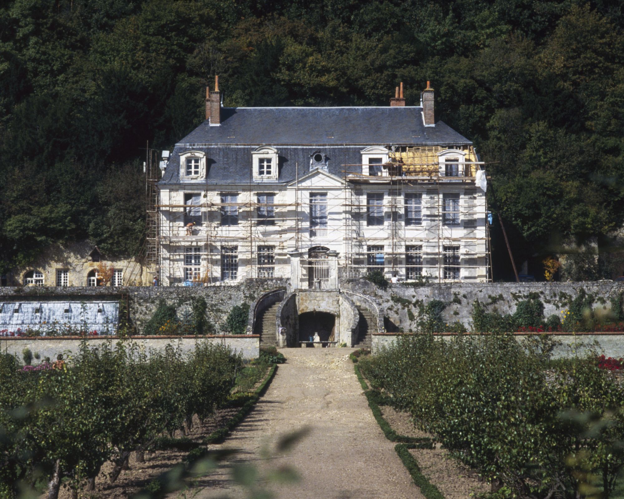 the outside of mick jagger's chateau la fourchette