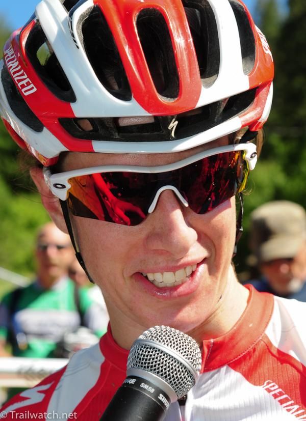 Lea Davison (Specialized) talks to the big crowd at the finish