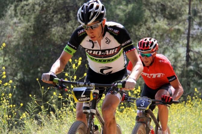 Jeremiah Bishop (Sho-Air/Cannondale) and Todd Wells (Specialized) early on lap one.
