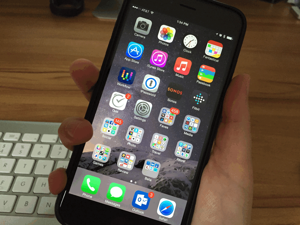 Ten ninja tips on how to use the iPhone 6 Plus one-handed!