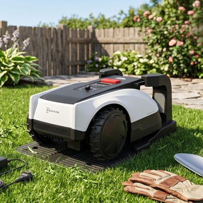 ECOVACS Goat O1000 RTK Care Kit Robotic Lawn Mower