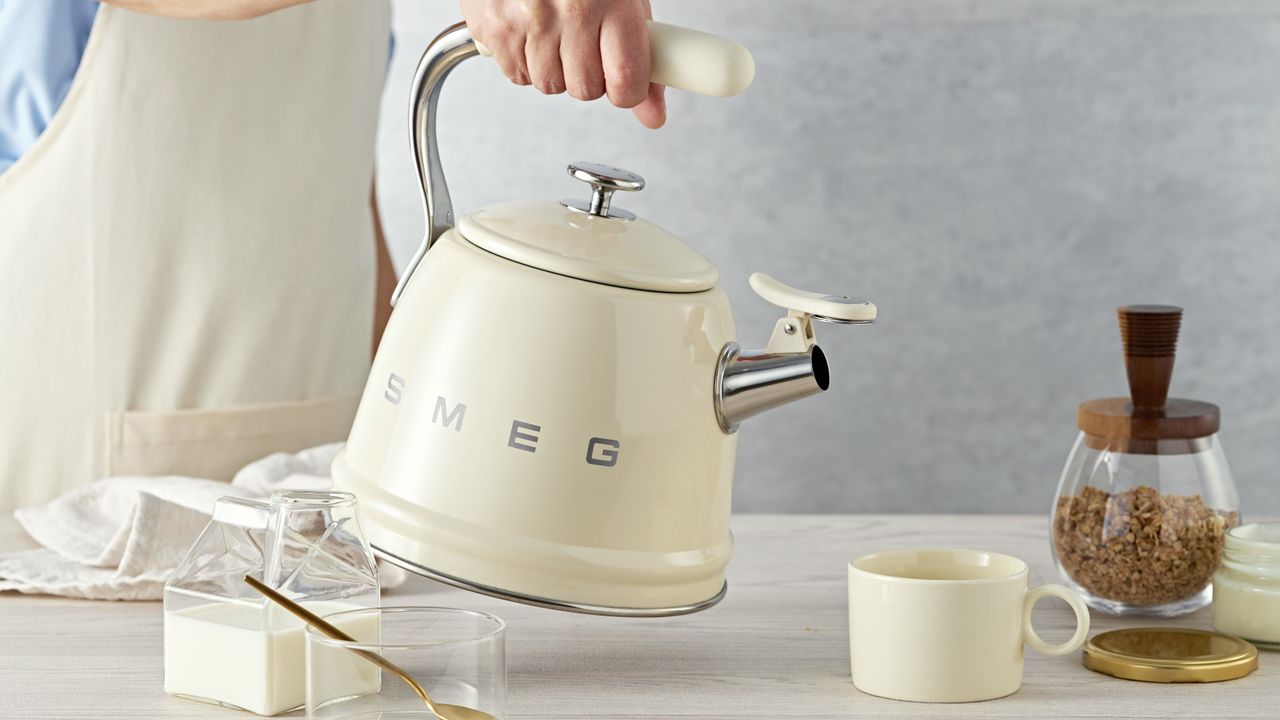 Smeg Whistling Kettle