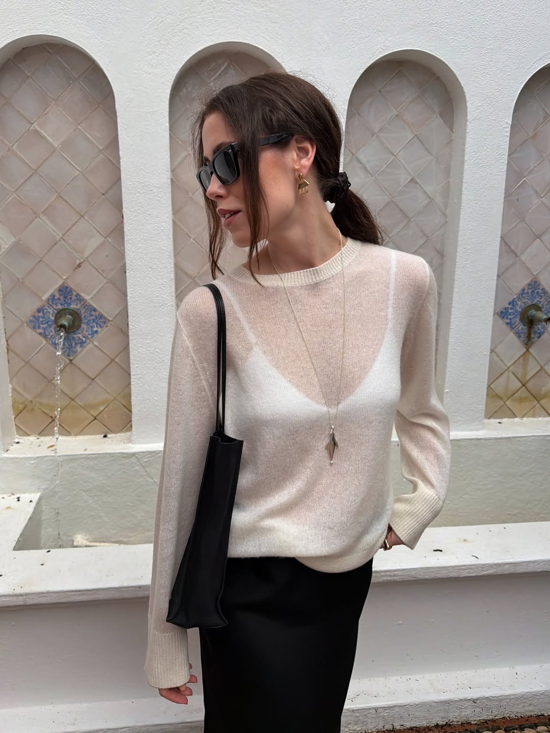 Influencer wearing a long pendant necklace