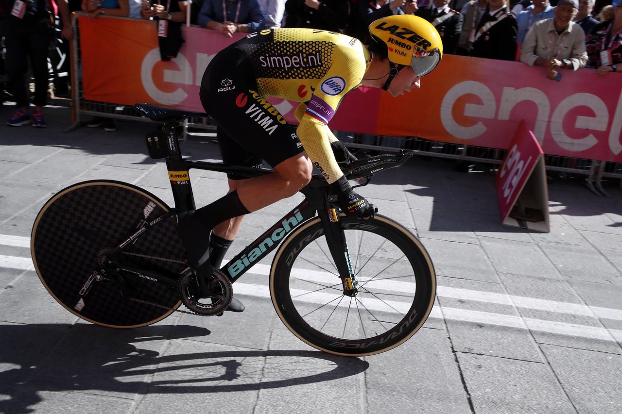 Primoz Roglic (Jumbo-Visma) blew the race apart early on