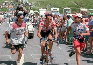 Richard Virenque ascends the Col du Tourmalet alone in the 1995 Tour de France.