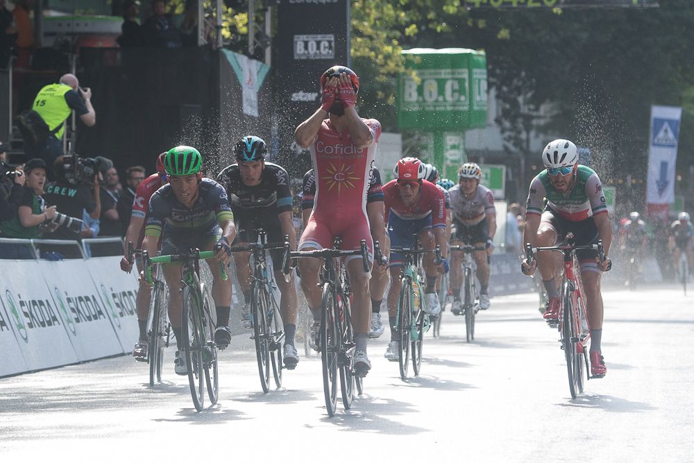 Nacer Bouhanni crosses the line first but is later relegated at the Euroeyes Cyclassics Hamburg