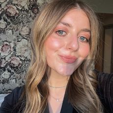 woman wearing lip liner and lipstick in summer