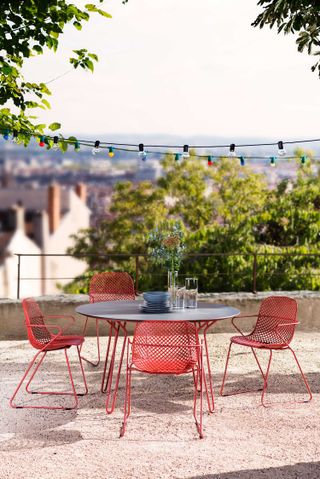 garden table ideas: BRIDGMAN table with colourful legs