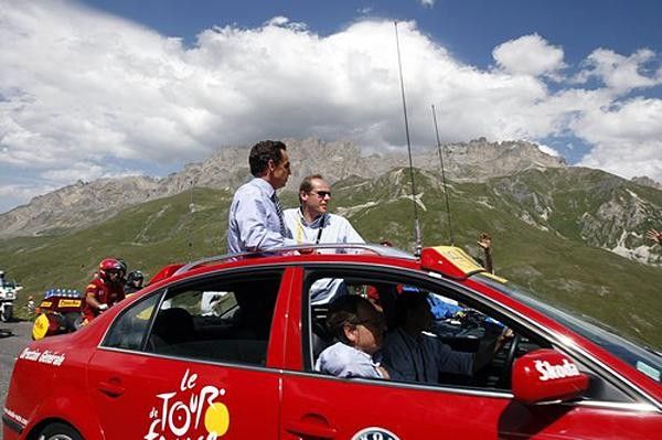 French president Nicolas Sarkozy in Prudhommes car. He talked to Laurent Jalabert during the race.
