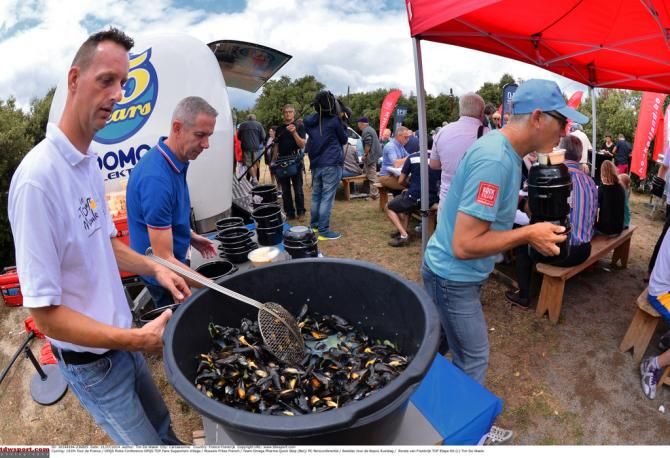 It wouldn't be a mussels party without mussels