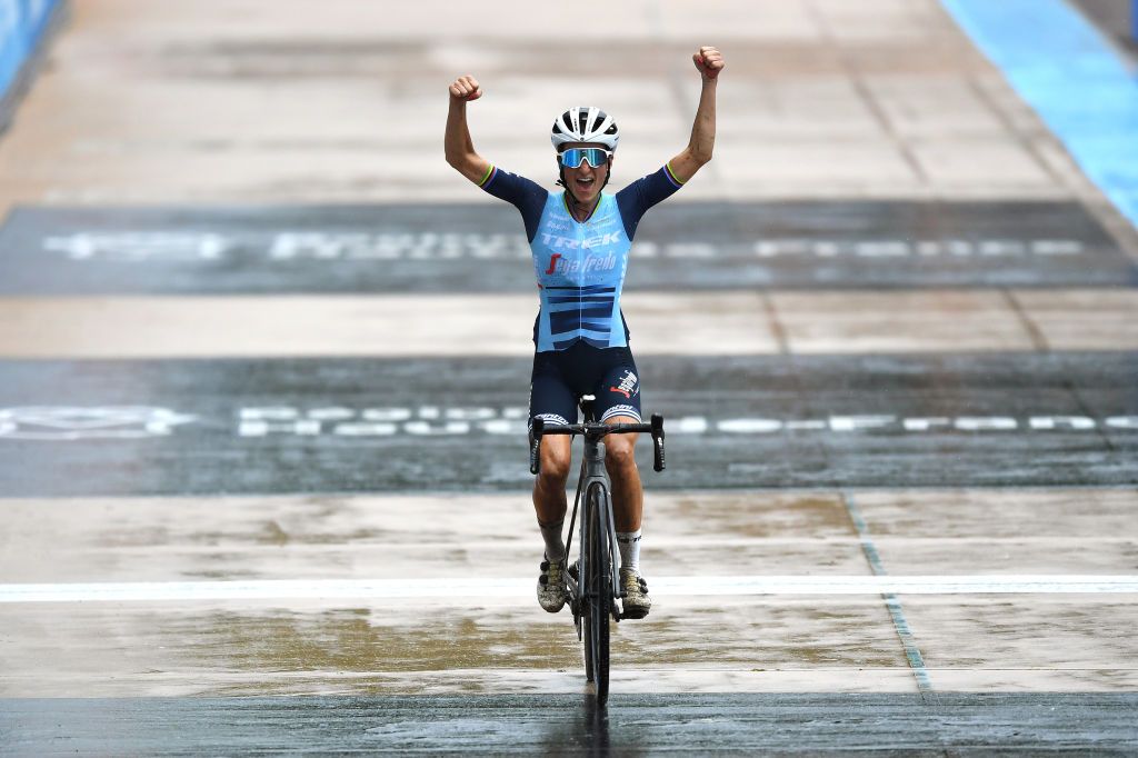 ROUBAIX FRANCE OCTOBER 02 Elisabeth DeignanArmitstead of United Kingdom and Team Trek Segafredo celebrates winning in the Roubaix Velodrome Vlodrome Andr Ptrieux during the 1st ParisRoubaix 2021 Womens Elite a 1164km race from Denain to Roubaix ParisRoubaixFemmes ParisRoubaix on October 02 2021 in Roubaix France Photo by Tim de WaeleGetty Images