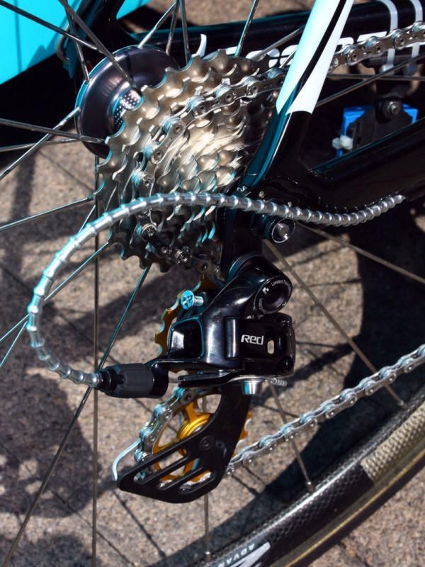 Fitted to the Zipp rear wheel is a SRAM Red cassette.