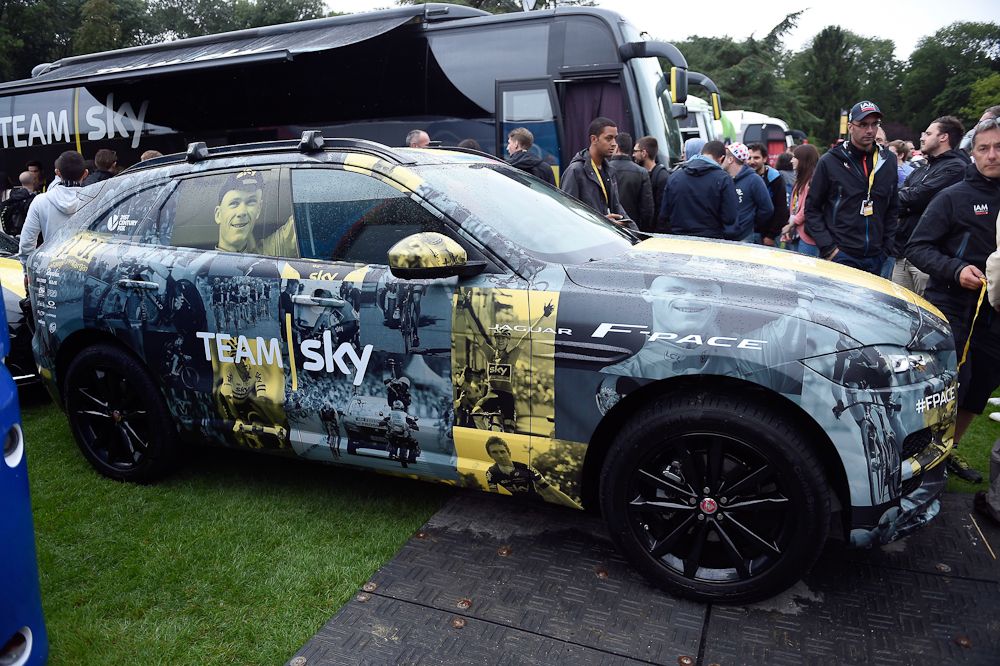 Team Sky support cars had special paint for the final stage.