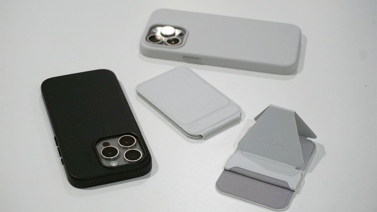 Moft iPhone 15 Pro case plus wallet and tripod MagSafe detached