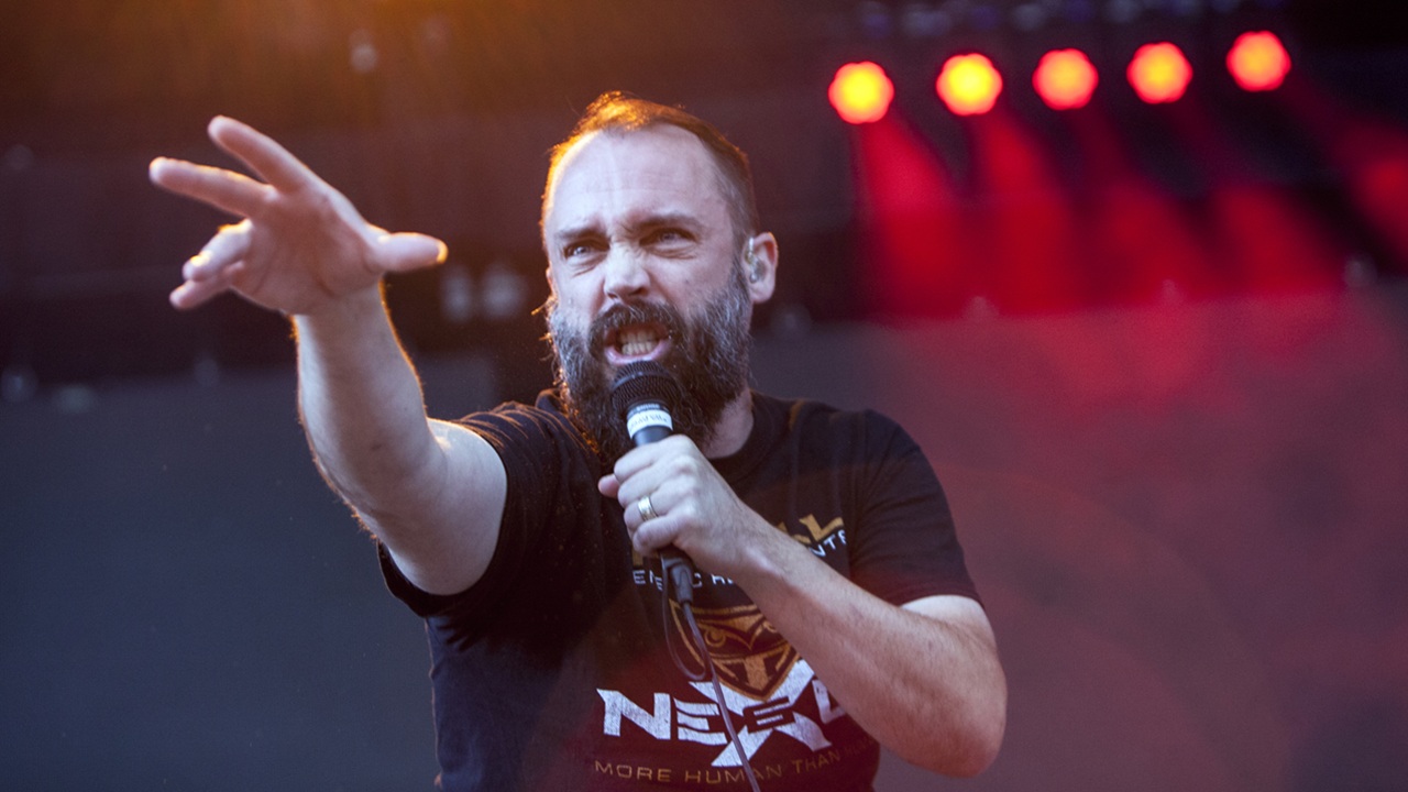 Neil Fallon performing with Clutch