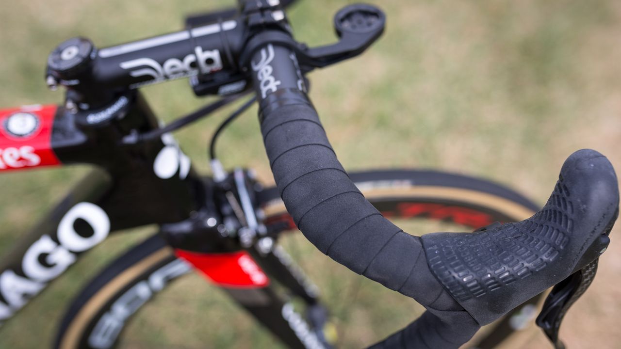 UAE-Team Emirates opt for black, unbranded handlebar tape