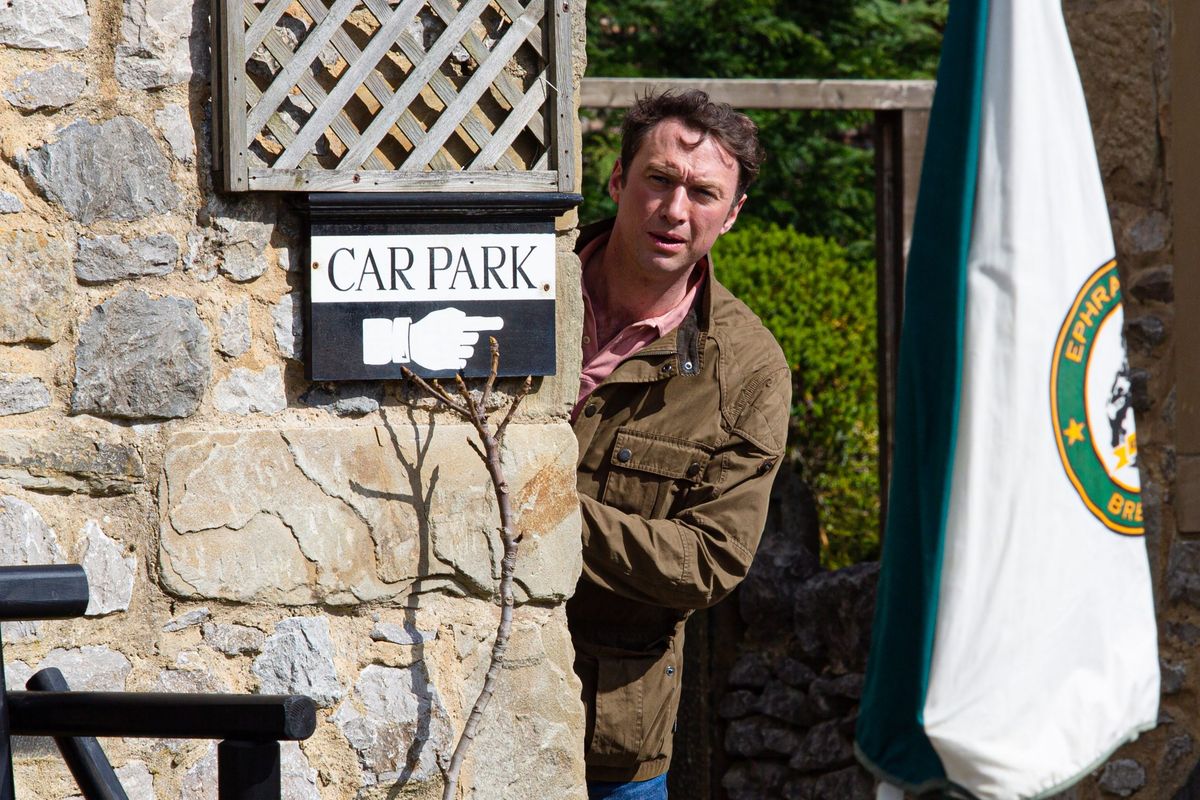 Liam thinks Bernice is a drunken illusion in Emmerdale