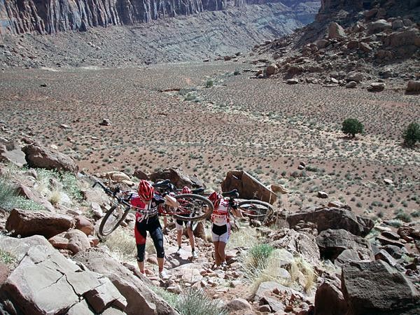 The Trek / VW team demonstrates how to train for hike - a - bike