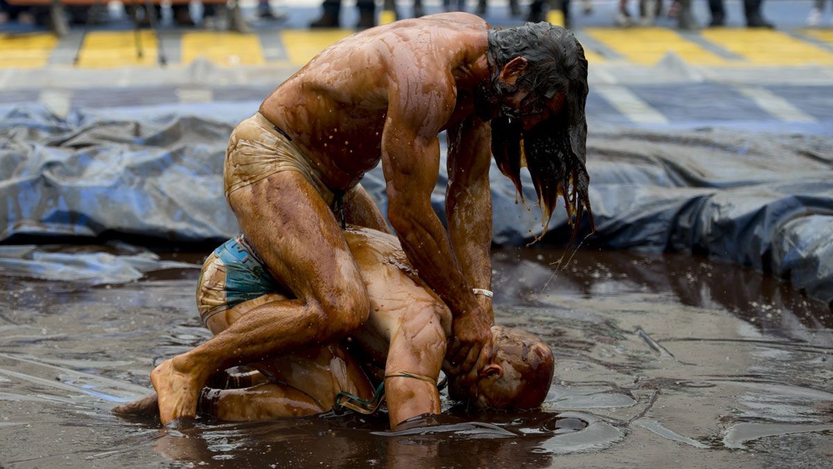 Gravy wrestling