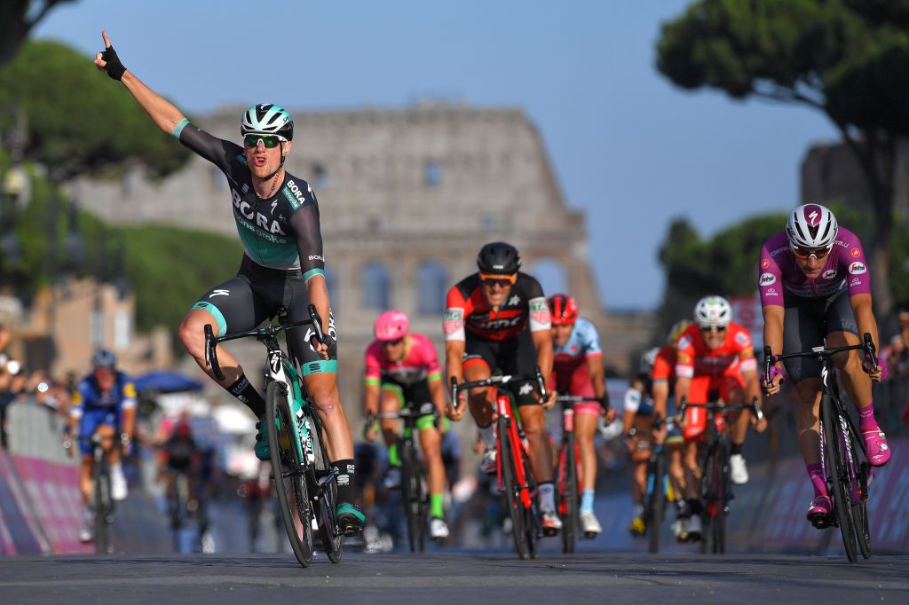 Sam Bennett (Bora-Hansgrohe) wins the final stage